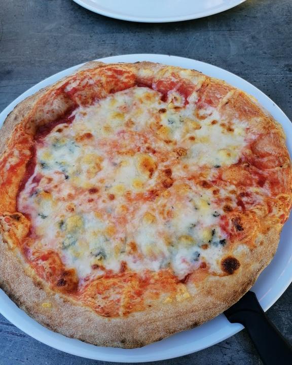 Ristorante-Pizzeria "Casanostra"