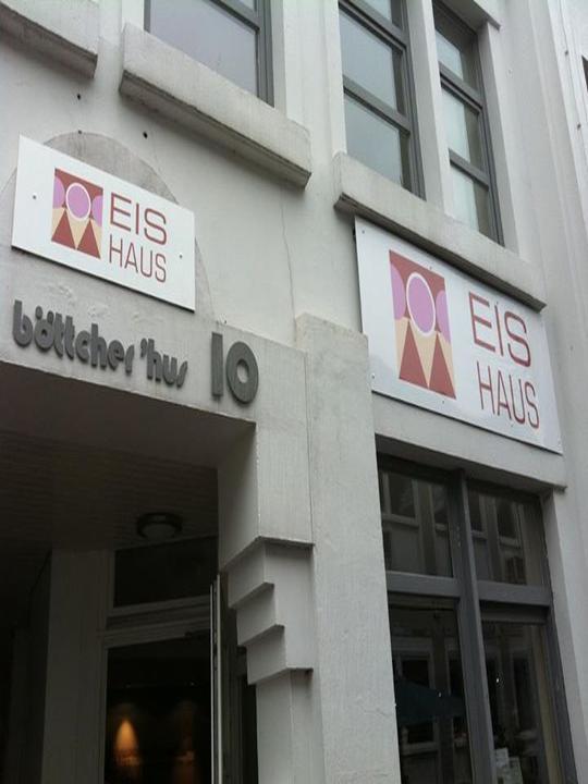 Eishaus